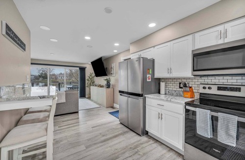 New Franklin House | PLX Spring and Summer Getaways! 3BR Lakefront Sleeps 8
