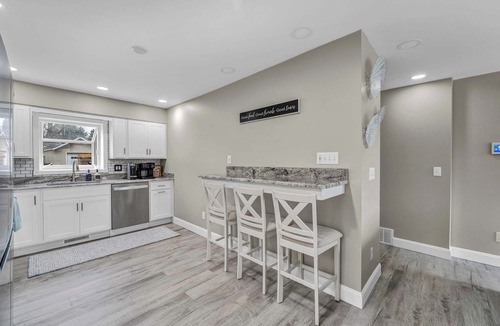 New Franklin House | PLX Spring and Summer Getaways! 3BR Lakefront Sleeps 8