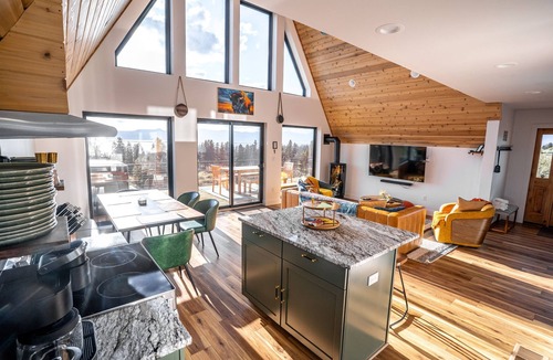 Chiloquin Cabin | PNW AFrame|Hottub|Mtn&LakeViews|Game Room|Theatre|