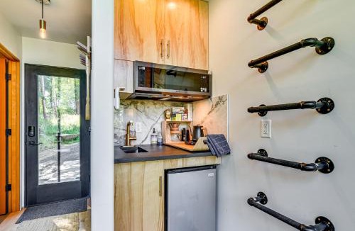 Warren Apartment | PNW Tiny Cabin Escape: 4 Mi to St Helens