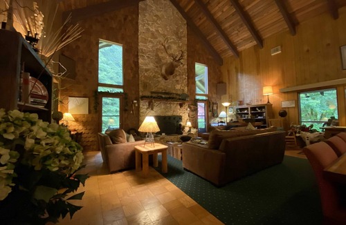Forks Apartment | Pocahontas- Rustic & Tranquil Lodge Room at the Manitou Lodge