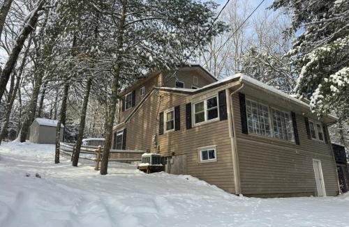 Greentown House | Poconos Hideaway