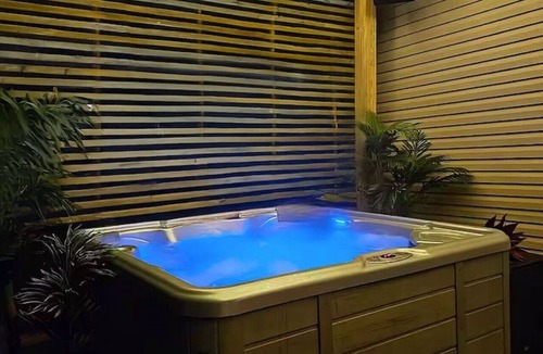 Tobyhanna Villa | Poconos Themed Villa, Heated Pool, HotTub, Theater