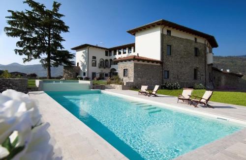 Villongo Resort | Podere Castel Merlo Resort