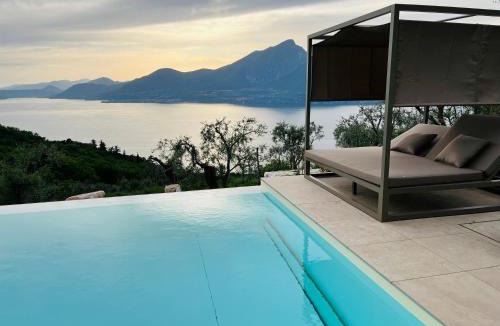 San Zeno di Montagna Villa | Podere Sabaina, Private Villa mit beheiztem Pool, Seeblick und 3 Wohneinheiten zur Alleinnutzung