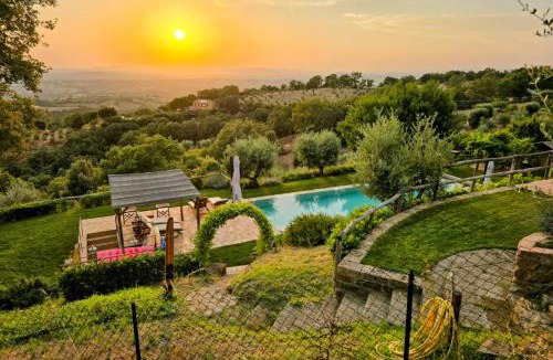 Scansano Villa | PODERE TORRICELLE 69B INDEPENDENT COUNTRY COTTAGE for max 4, pool, jacuzzi, bbq, 2 bedrooms and 1 bathroom, 2nd bathroom by pool-under request extra room in the main villa with private bathroom, kitchen ,bbq, see PODERE TORRICELLE 69B FULL SERVICED ROOM