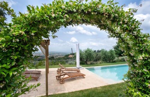 Scansano Villa | PODERE TORRICELLE 69B INDEPENDENT COUNTRY COTTAGE for max 4, pool, jacuzzi, bbq, 2 bedrooms and 1 bathroom, 2nd bathroom by pool-under request extra room in the main villa with private bathroom, kitchen ,bbq, see PODERE TORRICELLE 69B FULL SERVICED ROOM