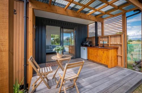 Pohara House | Pohara Beach Pukeko Studio