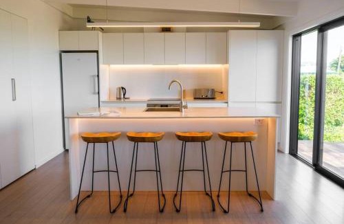 Pohara House | Pohara's Seaside Accommodation