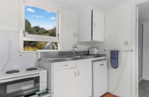 Pakiri Cabin | Pohutukawa Cottage - Seclusive cabin hideaway