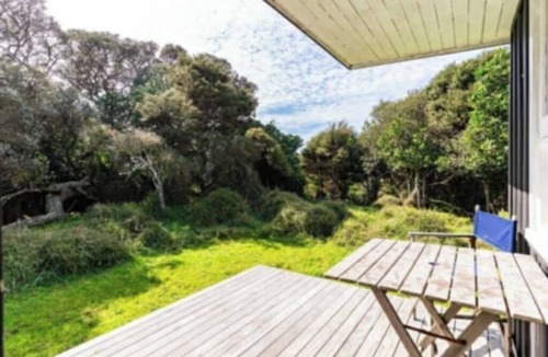 Pakiri Cabin | Pohutukawa Cottage - Seclusive cabin hideaway