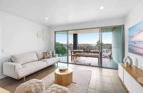 Buddina Apartment | Point Cartwright Penthouse - Ocean & River Views