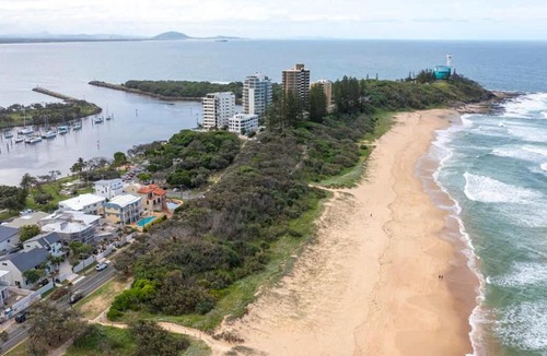 Buddina Apartment | Point Cartwright Penthouse - Ocean and River Views
