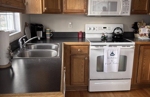Colonial Beach House | Point Taken - 3BR River Cottage with Swim Beach