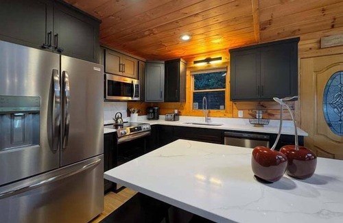 Ridgeline Vistas Cabin | Points of View - Mountain View | Pet Friendly | Hot Tub | Pool Table | Air Hockey | Fire Pit