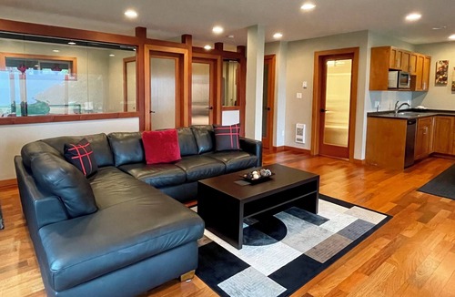 Otter Point House | Points West Oceanfront Resort 2 Bed Ocean Point Suite