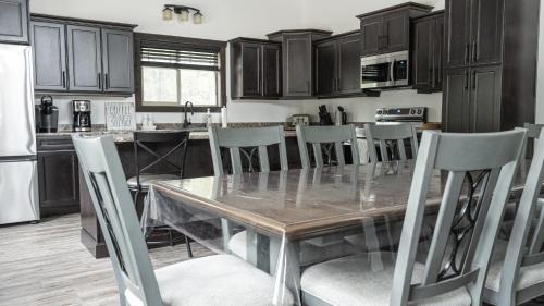 Valemount Villa | Polar Den Cabin