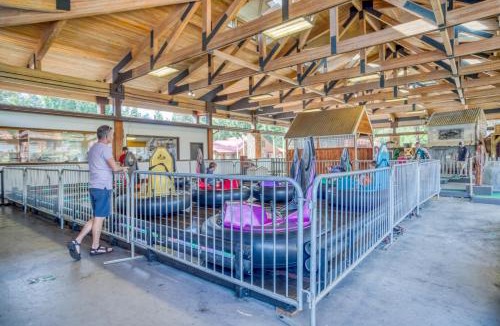 Overlook Park House | Pole House 15 - Meredith Lodging
