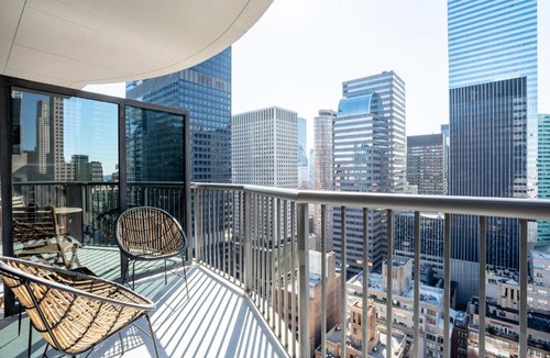 Sutton Place Apartment | Polished 2BR in E Midtown w Concierge Near Park