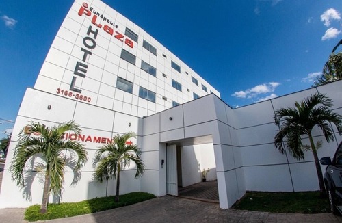 Eunapolis Hotel | Polished Trio Room Downtown | Easy Town Commute, Free Parking & Breakfast