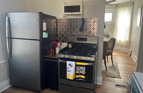 Brookline Apartment | Pollinator’s Paradise - cozy 2BR; sleeps 7; park free!