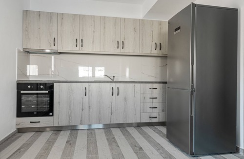 Emporio Apartment | Pomegranate Tree House 1.5km from Black Beach