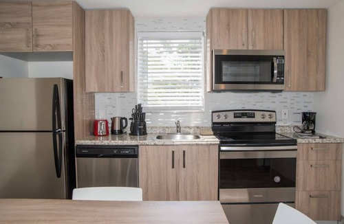 Pompano Beach Condo | Pompano 2BR Retreat W/King + 2 Queens Beds