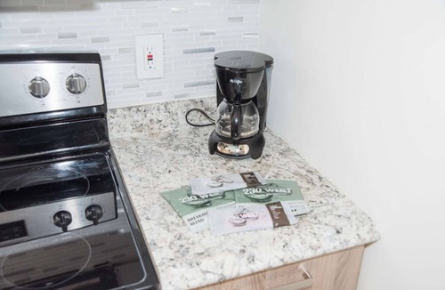 Pompano Beach Condo | Pompano 2BR Retreat W/King + 2 Queens Beds