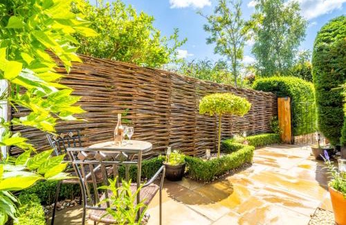 Docking House | Pond Cottage