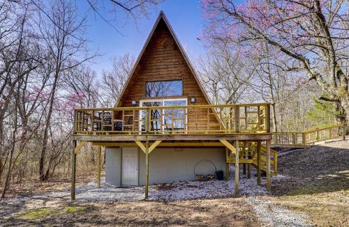 Eureka Springs Apartment | Pond Mountain Springs 'Falcon Cabin,' Fish & Hike!