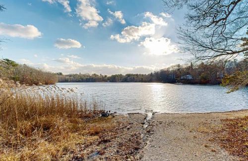 Mashpee House | Pond View Getaway