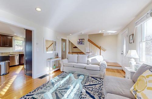 Mashpee House | Pond View Getaway