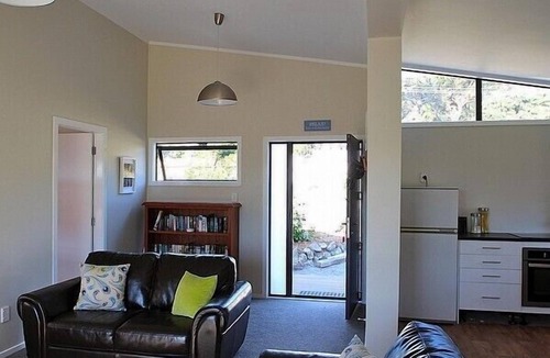 Waitarere Beach Cottage | Ponderosa - Waitarere Beach Bach