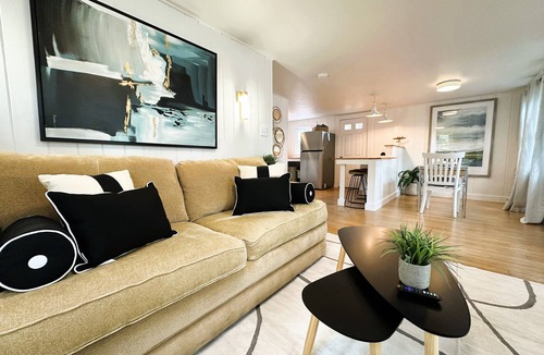 Eastham Cottage | Pondside/Kayak/Firepit/Dog Friendly~Willow Haven