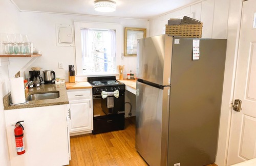 Eastham Cottage | Pondside/Kayak/Firepit/Dog Friendly~Willow Haven