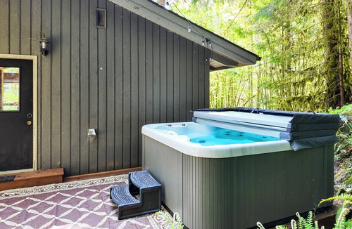 Glacier House | Pondside Snowline Cabin: Private Hot Tub + Ski + Hike + Pool M-Th