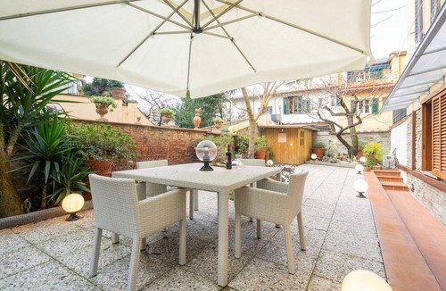 San Lorenzo Apartment | Ponte Rosso Modern in Florence by Mmega