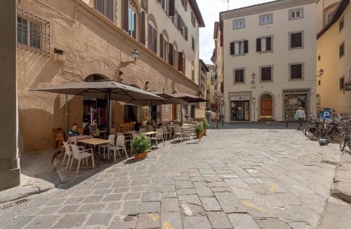 San Frediano Apartment | Ponte Vecchio Residence - Comfort & Style in Florence Center