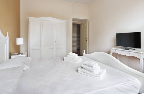 Oltrarno Apartment | PONTEVECCHIO SUITE-Hosted by Sweetstay