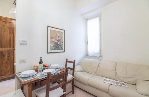 Oltrarno Apartment | Pontormo by Mmega