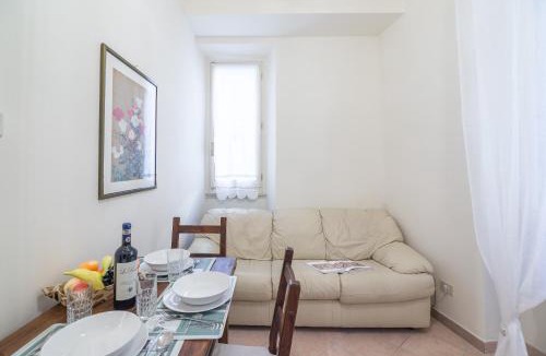 Oltrarno Apartment | Pontormo by Mmega