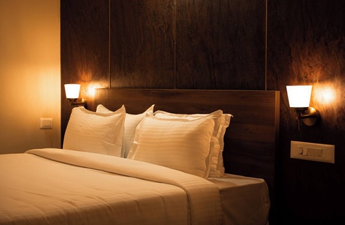 Mysore Hotel | Poojaris Niranthara Kabini