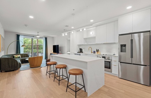 South Lamar Apartment | Pool | 2BDR Deluxe Suite w/Balcony | The Code