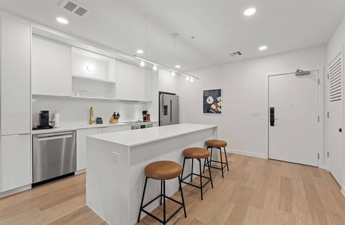 South Lamar Apartment | Pool | 2BDR Deluxe Suite w/Balcony | The Code