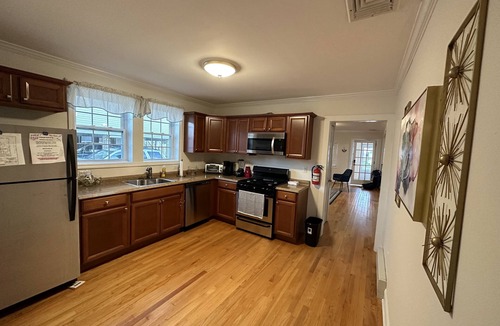 Point Pleasant Beach House | POOL, 5 min walk to Jenkinson's, 4 Bedroom, 4 car parking, beach badges, Fence