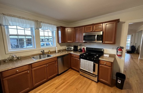 Point Pleasant Beach House | POOL, 5 min walk to Jenkinson's, 4 Bedroom, 4 car parking, beach badges, Fence