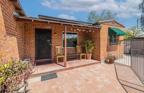 Blenman-Elm House | Pool AC Near UofA and hospital. Quiet, historical neighborhood. Upgraded