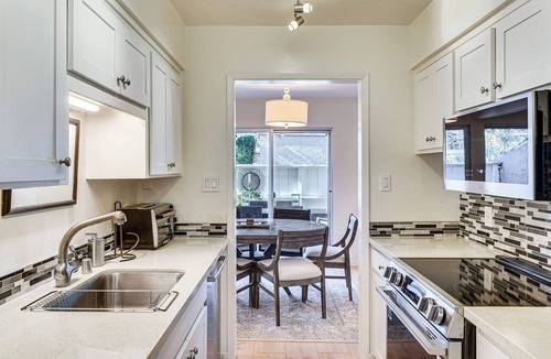 Sharon Heights Condo | Pool Access! Base to See Stanford & Int’l Soccer