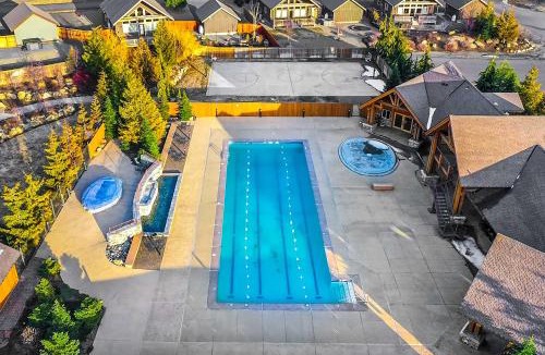 Ronald House | Pool Access: Cle Elum Mtn-View Cabin w/Game Room
