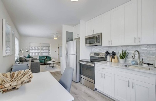 Middle River Terrace Apartment | Pool Access ~ Free Parking ~ Smart TV ~ Wifi